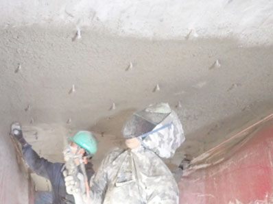 ホゼン材＃１０吹付状況