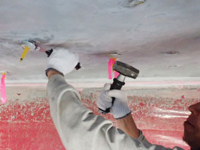 注入プラグﾞ撤去