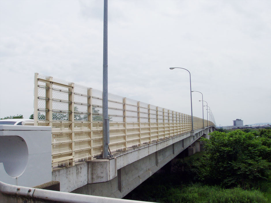 閖上大橋橋梁補修工事（防風柵設置写真2）