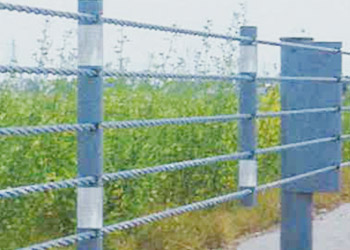 ガードケーブル用間確保持材